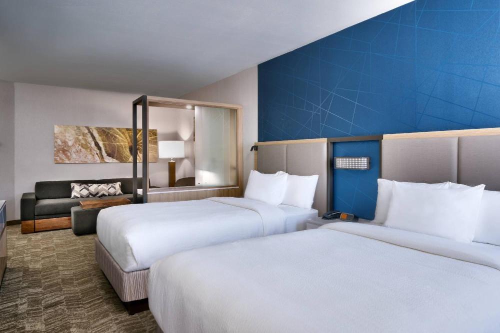 Suite with 2 Queen Trundle Beds interior