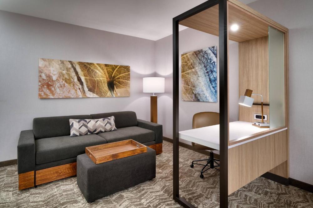 King Suite with Trundle Bed interior